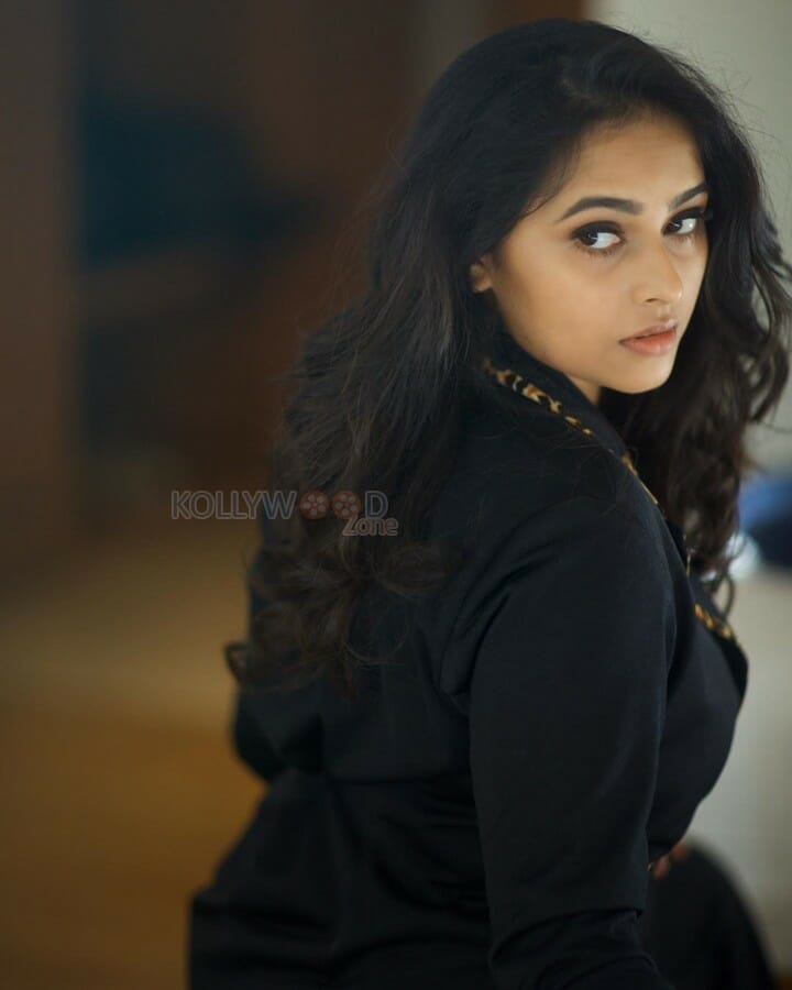 Beautiful Sri Divya Photoshoot Pictures