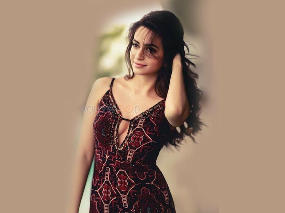Beautiful Tollywood Actress Kriti Kharbanda Photos