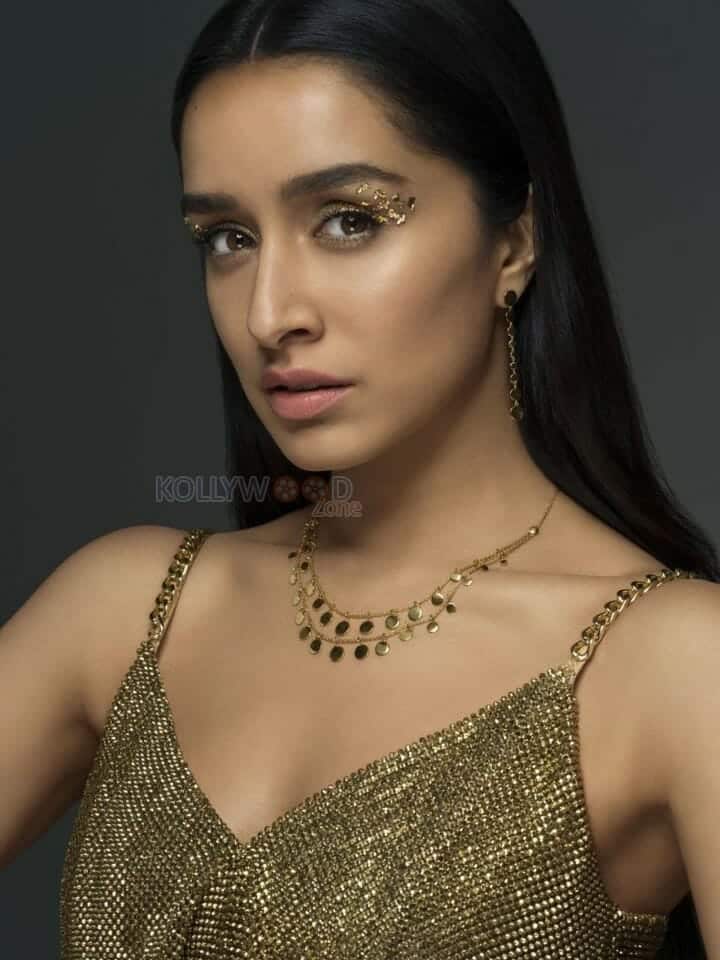 Beautiful and Cute Shraddha Kapoor Photoshoot Stills 09