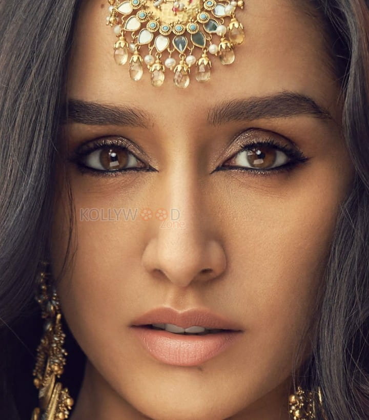 Beautiful and Cute Shraddha Kapoor Pictures 01