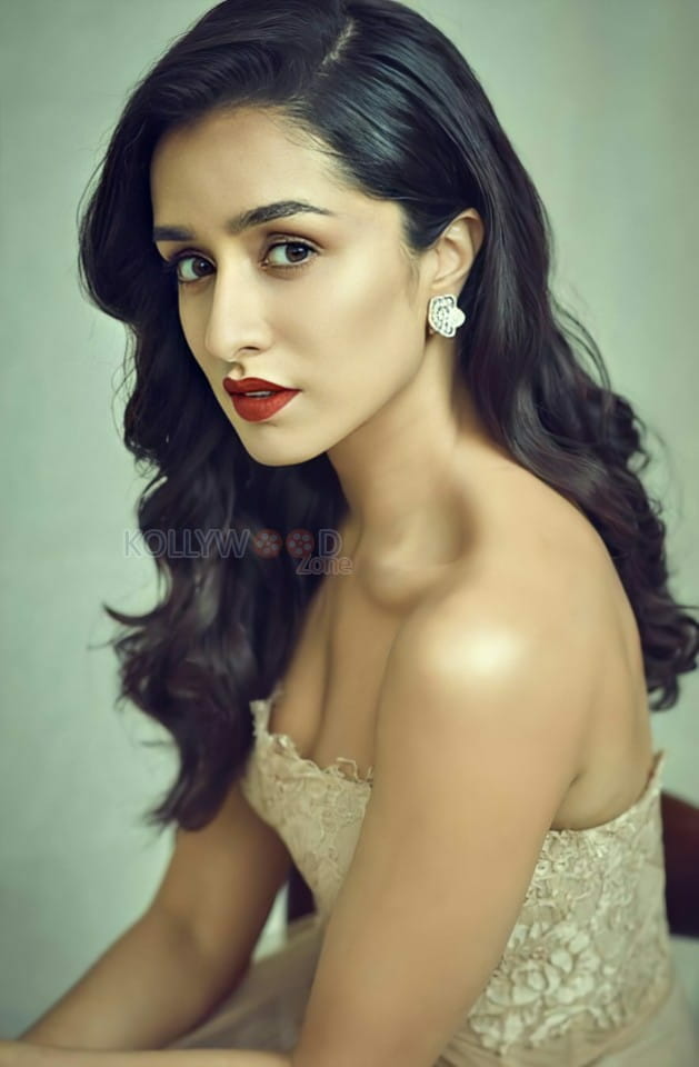 Beautiiful Bollywood Actress Shraddha Kapoor Photoshoot Pictures 01