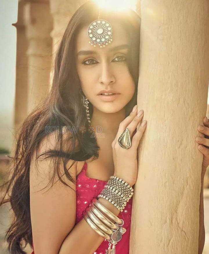 Beautiiful Bollywood Actress Shraddha Kapoor Photoshoot Pictures 08