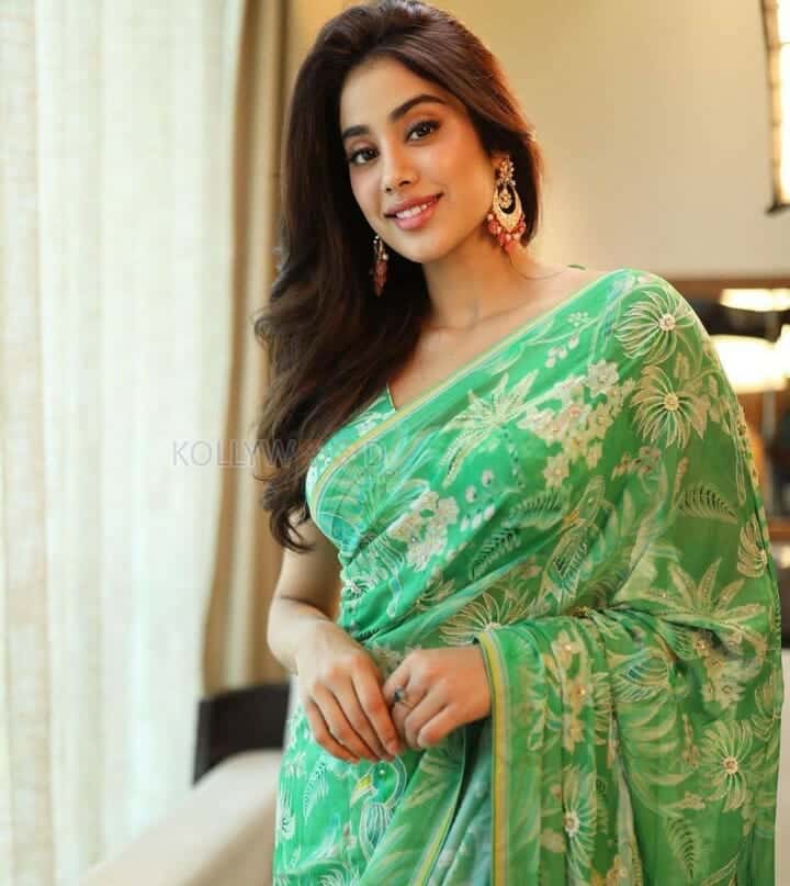 Bewitching Janhvi Kapoor in Green Saree Photos 01