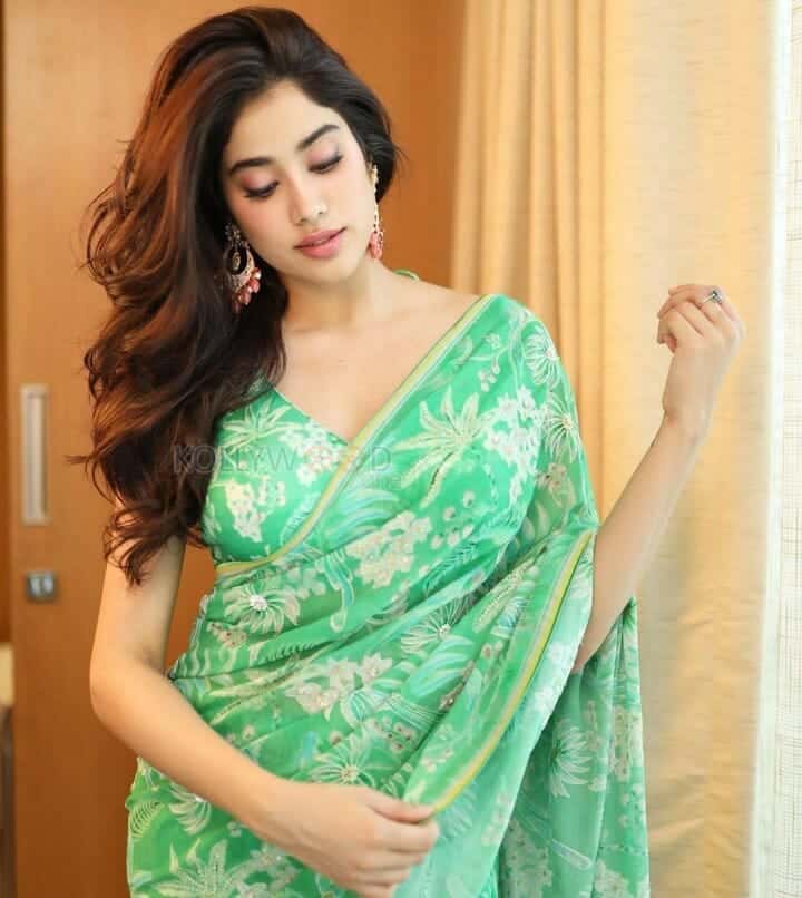 Bewitching Janhvi Kapoor in Green Saree Photos 02