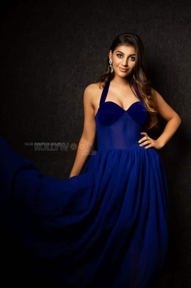 Bhageera Actress Yashika Aannand Sexy in Blue Pictures 02