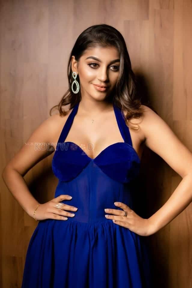 Bhageera Actress Yashika Aannand Sexy in Blue Pictures 05