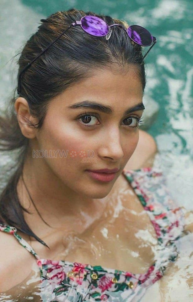 Bhaijaan Movie Actress Pooja Hegde Sexy Pictures