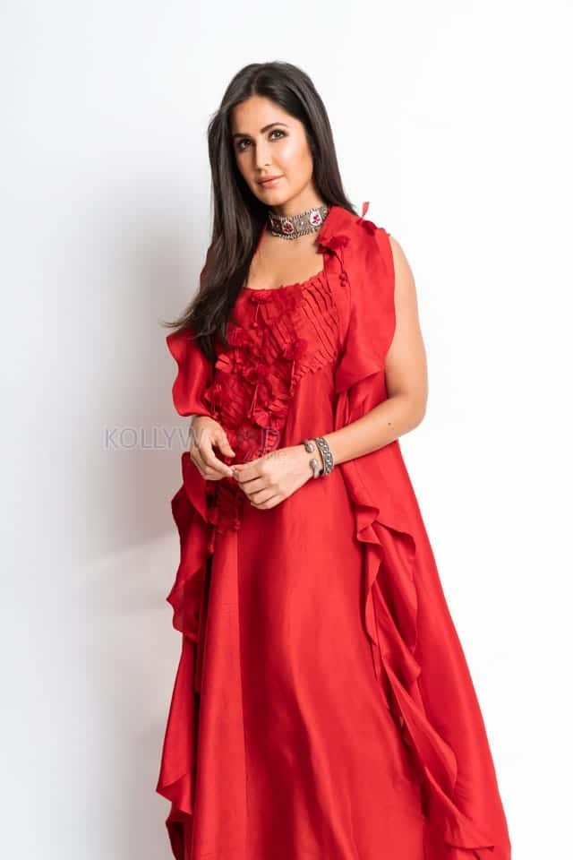 Birthday Beauty Katrina Kaif in a Red Dress Pictures 04