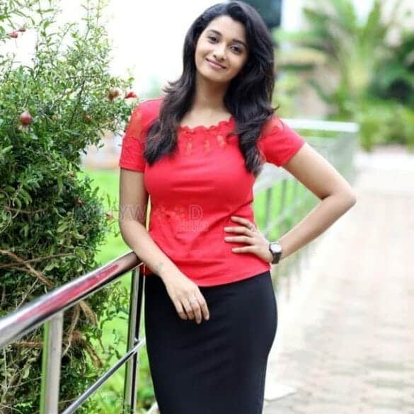 This Actress To Play Heroine In DeMonte Colony 2?