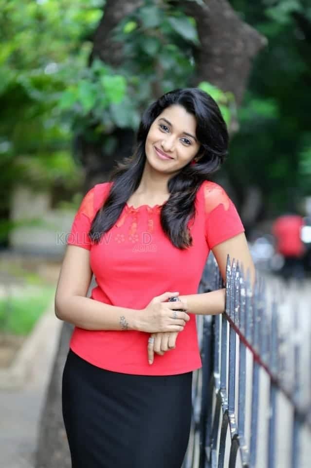 Blood Money Film Heroine Priya Bhavani Shankar Photos 09