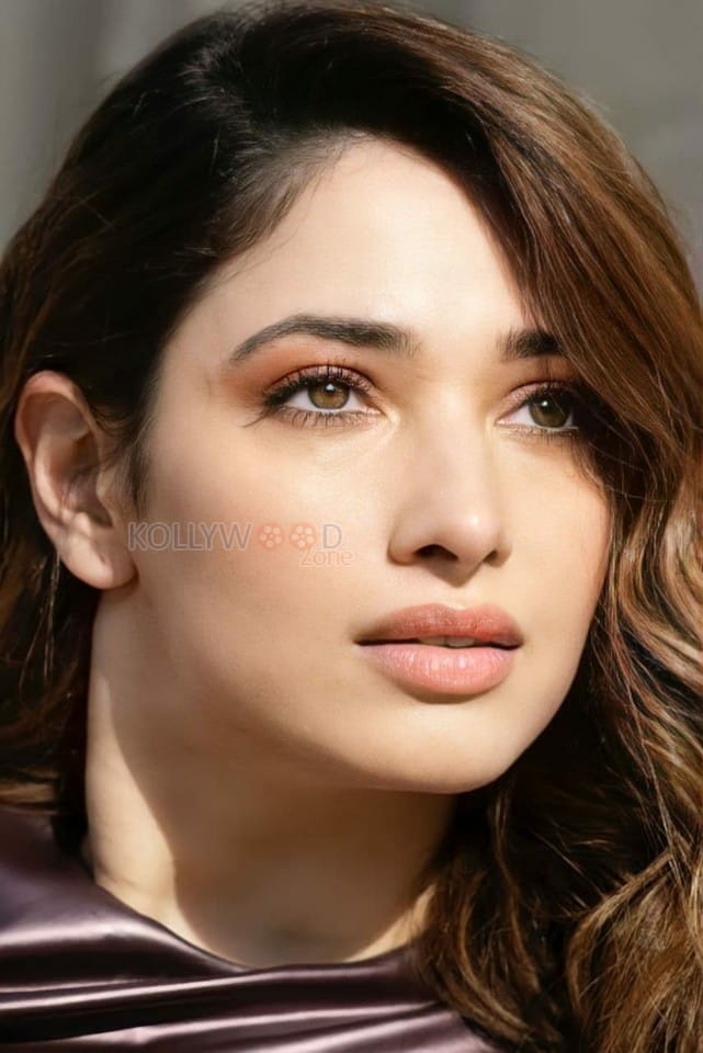 Bole Chudiyan Actress Tamannaah Sexy Pics