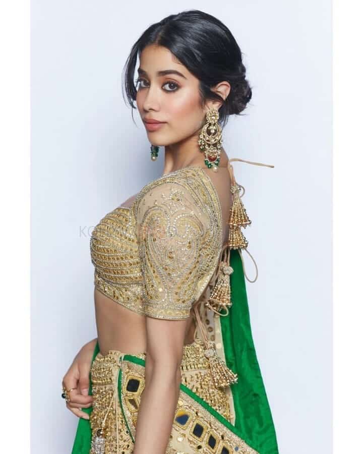 Bollywood Babe Janhvi Kapoor Photos 01