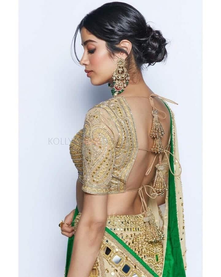 Bollywood Babe Janhvi Kapoor Photos 03