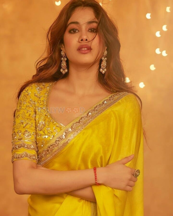 Bollywood Babe Janhvi Kapoor Photos