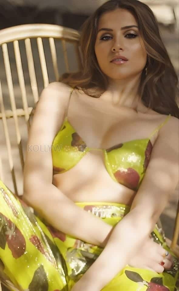 Bollywood Babe Tara Sutaria Sexy Hot Bikini Photoshoot Stills 02