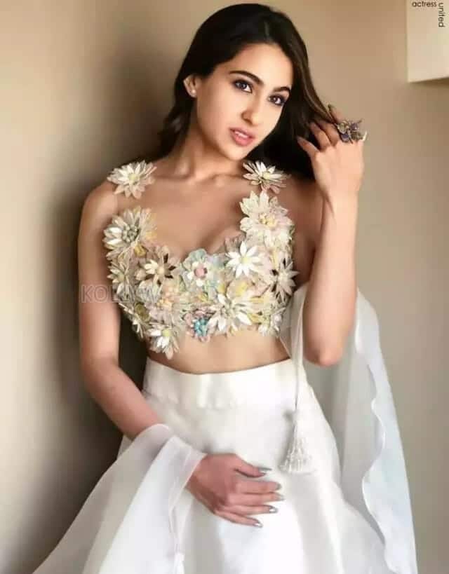 Bollywood Diva Sara Ali Khan Sexy Glam Pictures 21