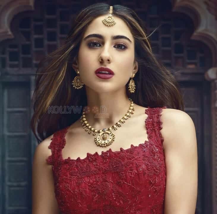 Bollywood Diva Sara Ali Khan Sexy Glam Pictures 37