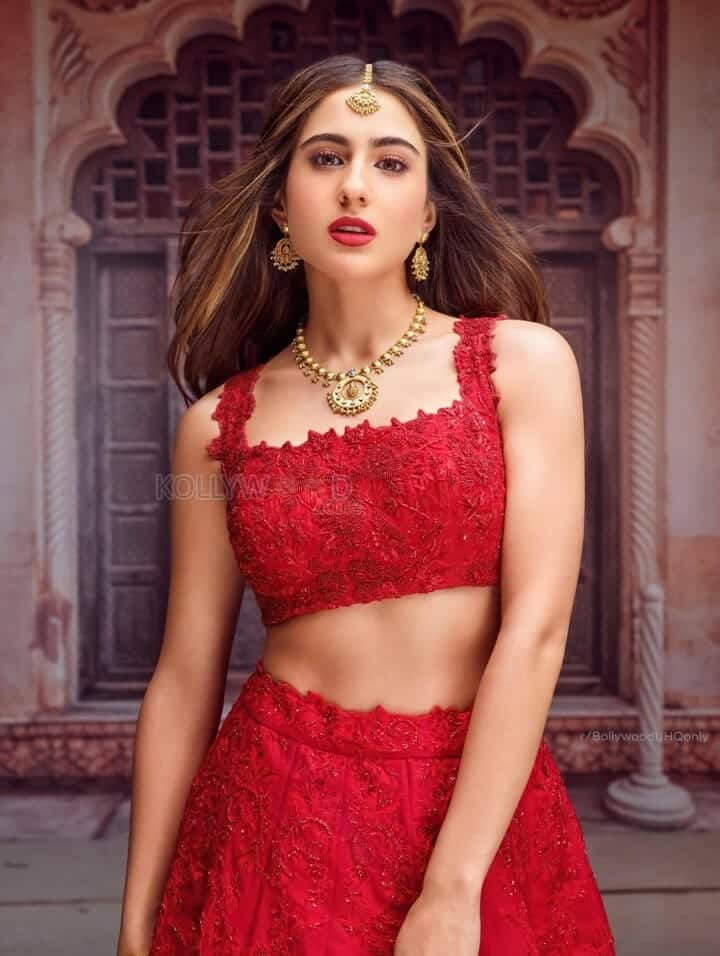 Bollywood Diva Sara Ali Khan Sexy Glam Pictures 38