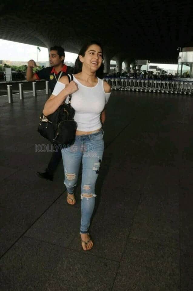 Bollywood Diva Sara Ali Khan Sexy Glam Pictures 63