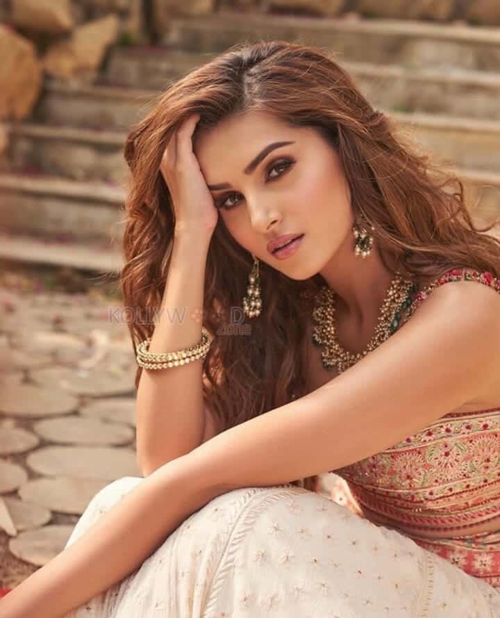 Bollywood Fashion Diva Tara Sutaria Sexy Pictures 29