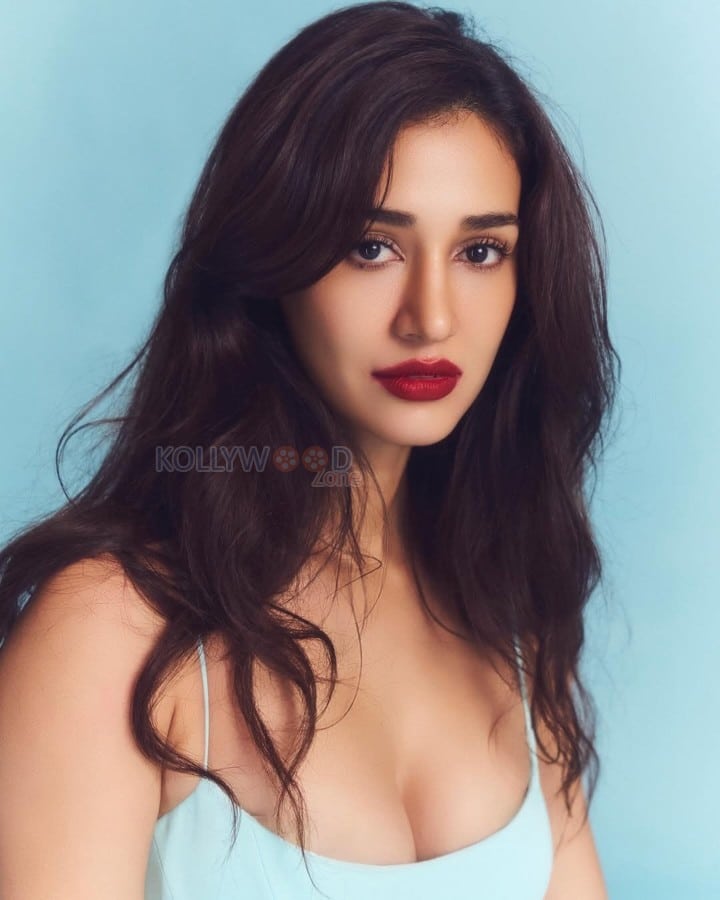 Bombshell Beauty Disha Patani in a Powder Blue Bodycon Gown Pictures 05