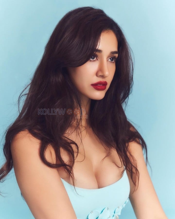 Bombshell Beauty Disha Patani in a Powder Blue Bodycon Gown Pictures 09