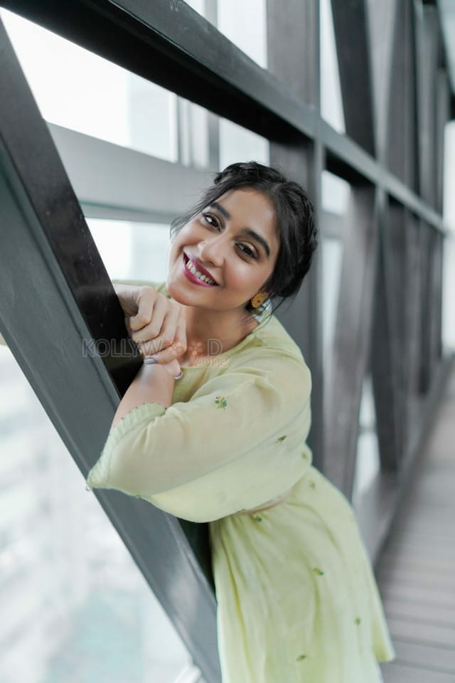 Borrder Movie Heroine Regina Cassandra Photoshoot Pictures 08