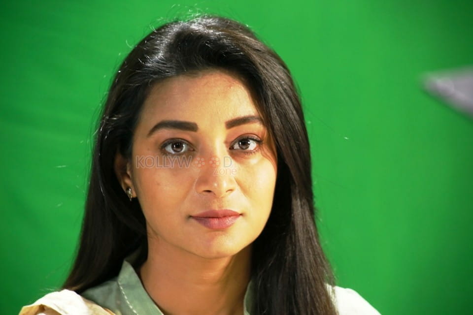 Breaking News Movie Heroine Bhanu Sree Pictures 02