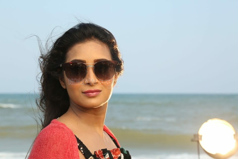 Breaking News Movie Heroine Bhanu Sree Pictures 04