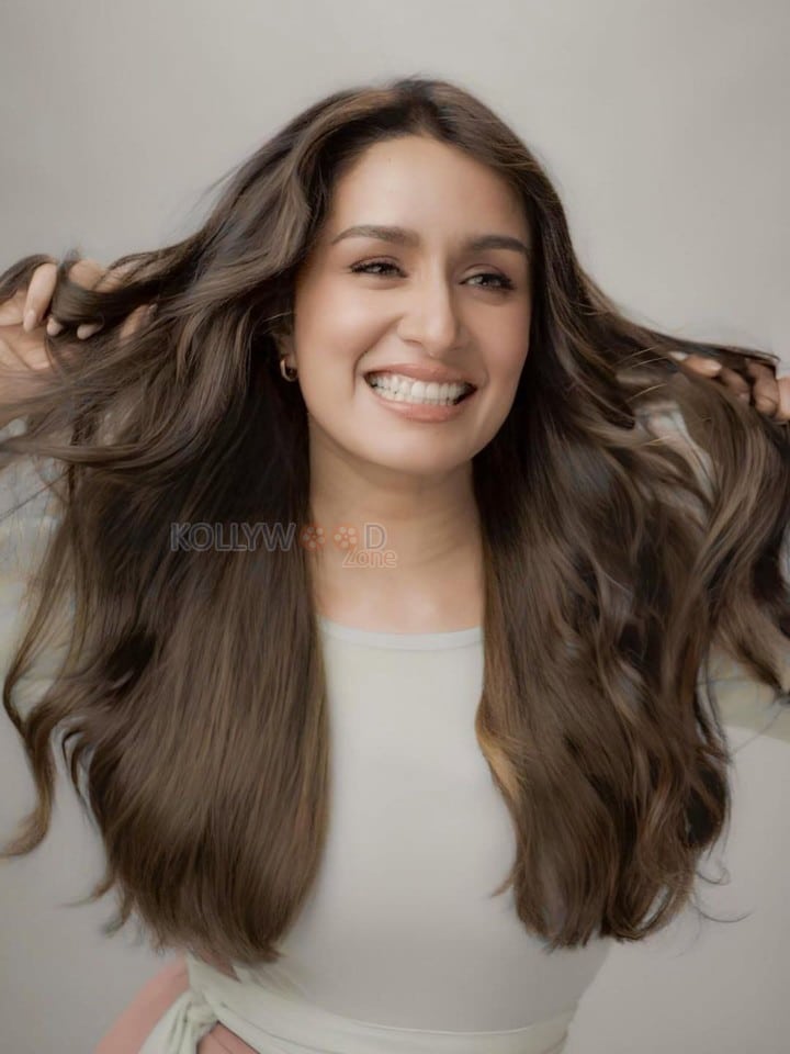 Breathtaking Beauty Shraddha Kapoor Pictures 03