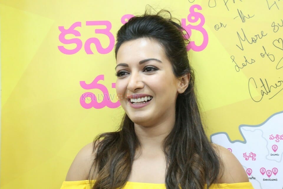 Catherine Tresa Launches B New Mobile Store At Kadapa Photos