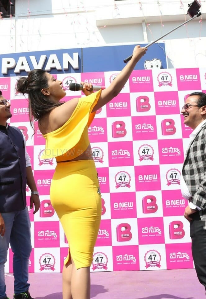 Catherine Tresa Launches B New Mobile Store At Kadapa Photos