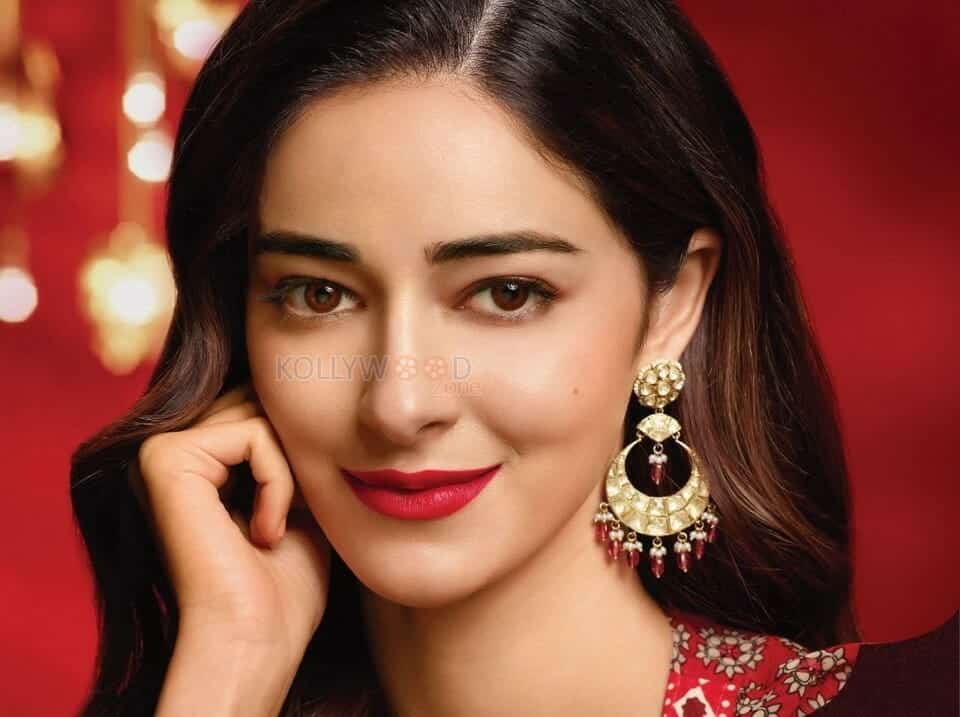 Charming Ananya Pandey Red Photo 01