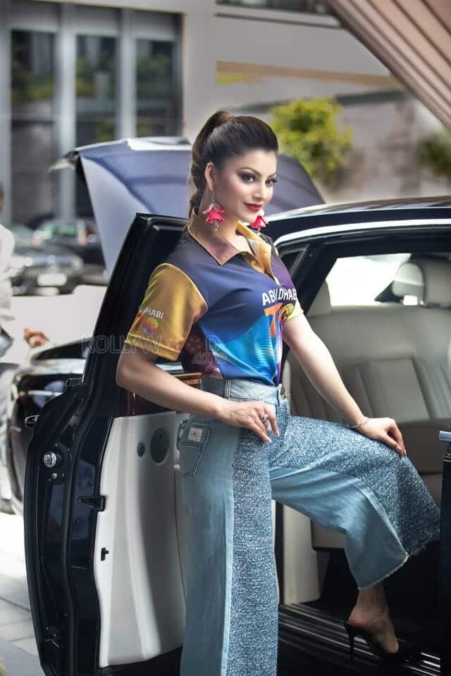 Charming Urvashi Rautela Pictures 06