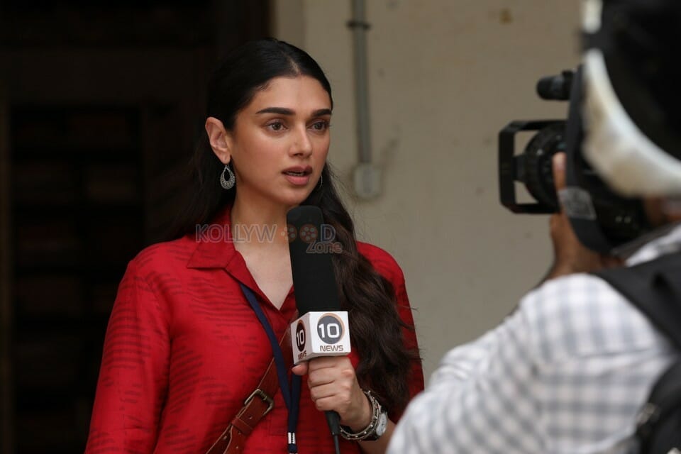 Chekka Chivantha Vaanam Actress Aditi Rao Hydari Photos