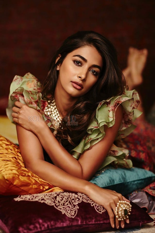 Cirkus Movie Heroine Pooja Hegde Spicy Photos