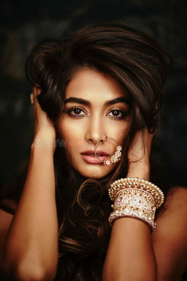 Cirkus Movie Heroine Pooja Hegde Spicy Photos