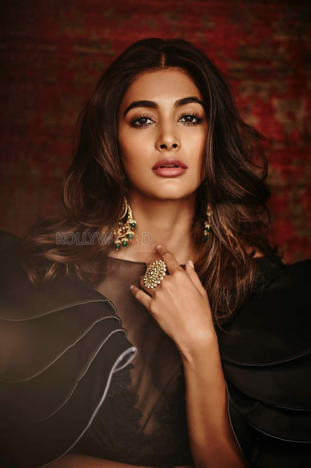 Cirkus Movie Heroine Pooja Hegde Spicy Photos