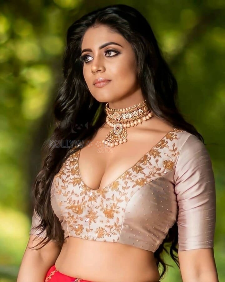 Coffee Actress Iniya Hot Photoshoot Stills