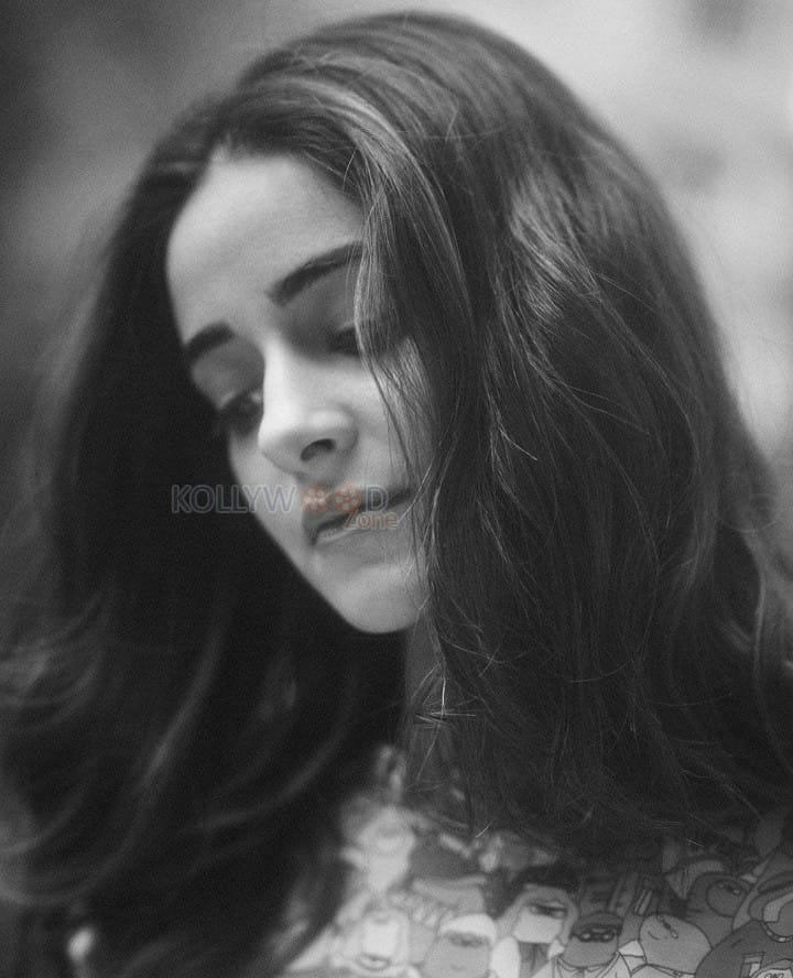 Cute Actress Ananya Panday Black and White Pictures