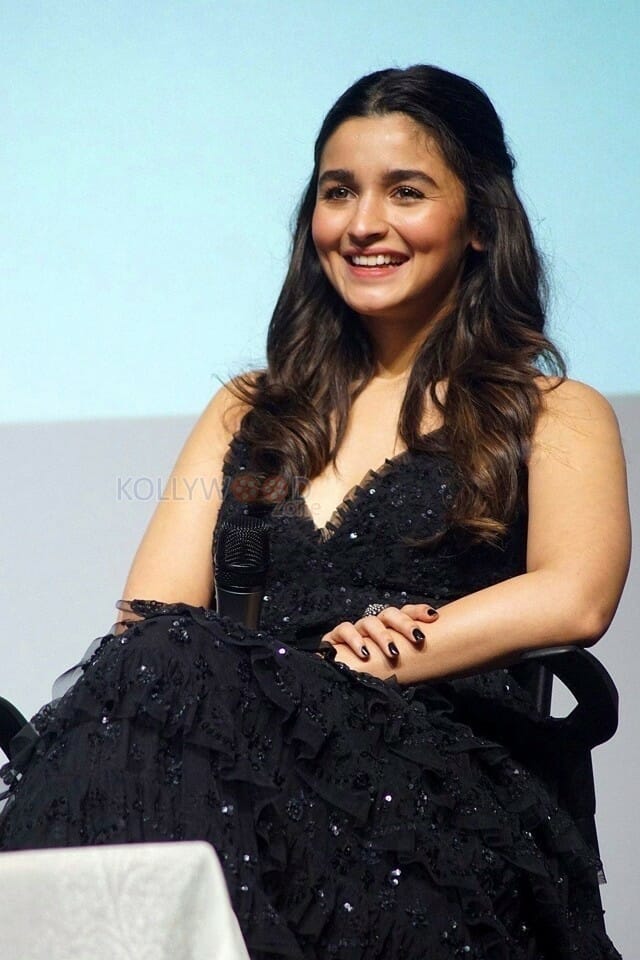 Cute Alia Bhatt Black Dress Photos