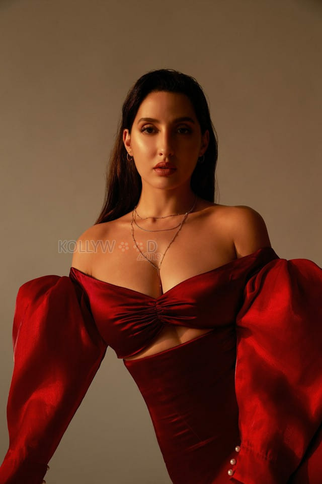 Dance Deewane Nora Fatehi Sexy Pictures