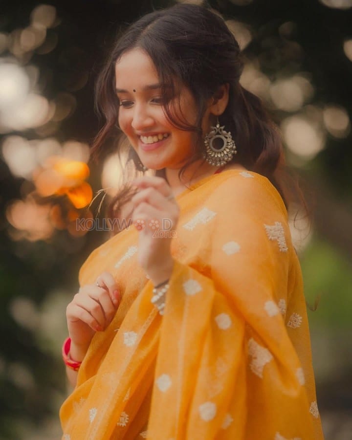 Dazzling Anikha Surendran in a Yellow Saree Pictures 04