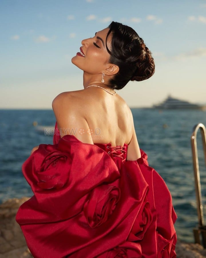 Dazzling Jacqueline Fernandez in a Red Corseted Couture Gown at Cannes Film Festival 2025 Photos 03