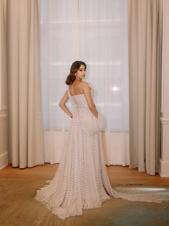 Dazzling Janhvi Kapoor in a Miu Miu One Shoulder Ivory Gown Pictures 08