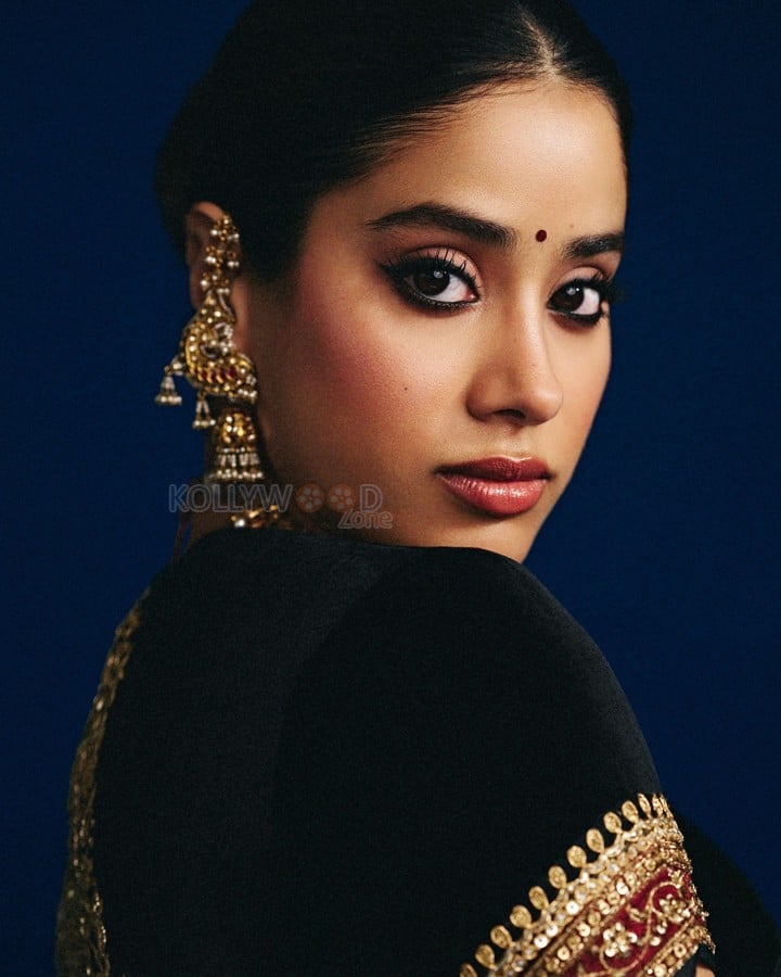 Dazzling Janhvi Kapoor in a Royal Blue Pashmina Saree with a Black Velvet Blouse Photos 01