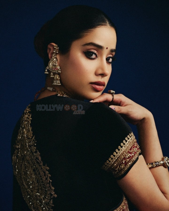 Dazzling Janhvi Kapoor in a Royal Blue Pashmina Saree with a Black Velvet Blouse Photos 04