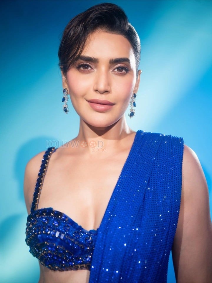 Dazzling Karishma Tanna in a Royal Blue Sequin Shimmery Saree with a Sleeveless Blouse Photos 08