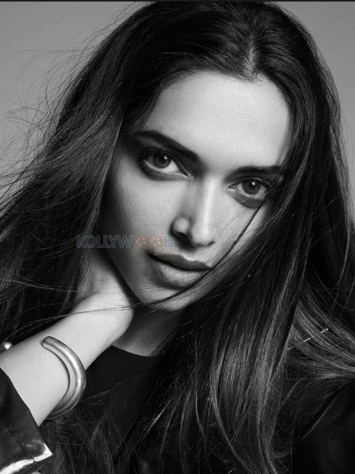 Deepika Padukone in a Sexy Black and White Closeup Photo 01