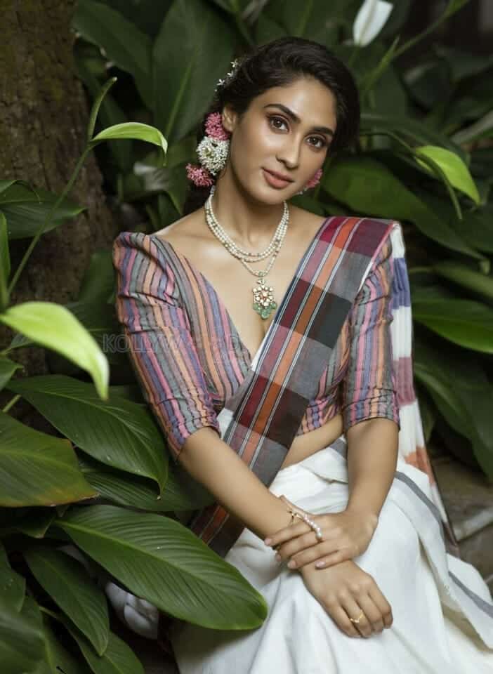 Deepti Sati Sexy Photoshoot Stills 02
